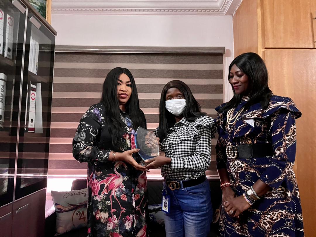 Air Peace crew gets award for foiling in-flight theft